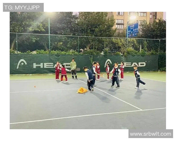 深度解析深圳网球队整体压制打法的战术特点与应用效果 深度解析深圳网球队整体压制打法的战术特点与应用效果